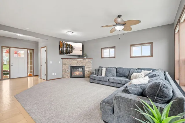 $550,000 | 20508 Hartford Way, Lakeville, MN 55044