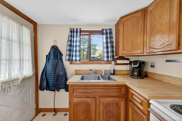 $239,000 | 15 Hazen Street, Chester, CT 06412