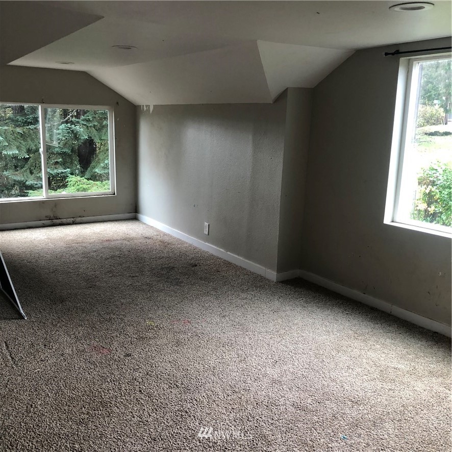 1311 McClellan Street Aberdeen, WA 98520 - Photo 19 of 29 a view of empty room with window
