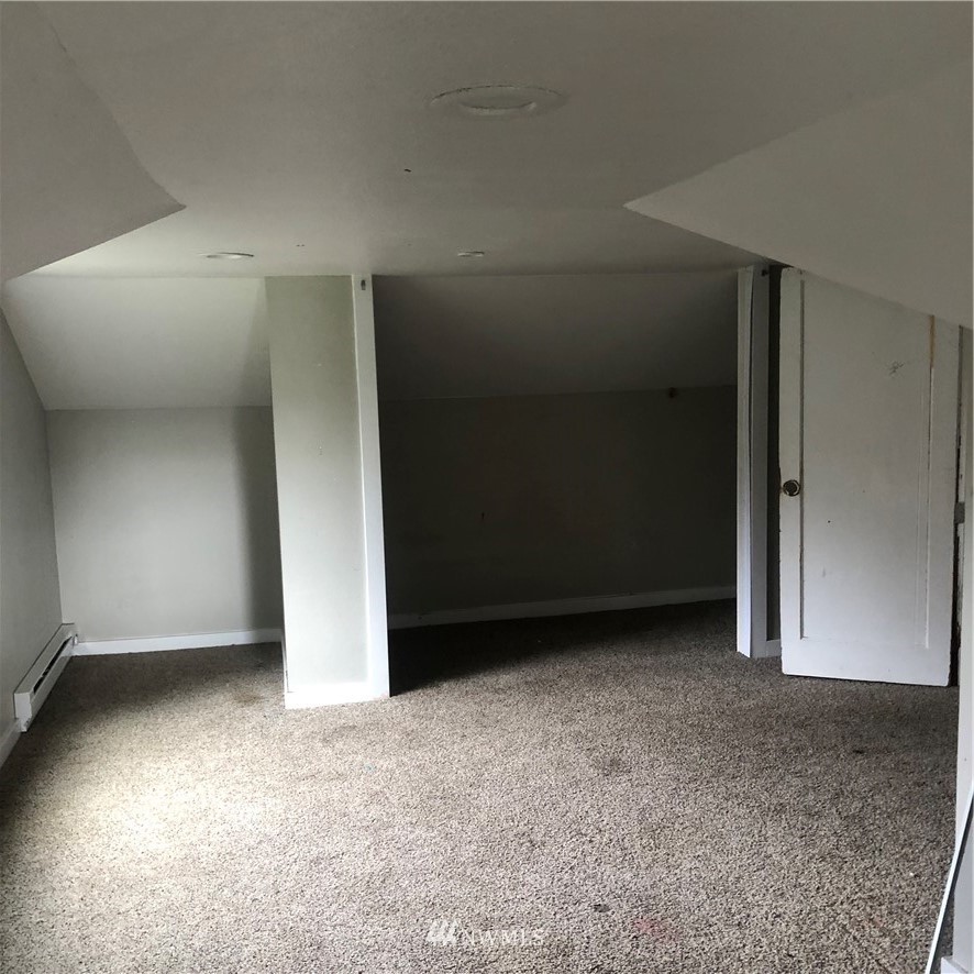 1311 McClellan Street Aberdeen, WA 98520 - Photo 21 of 29 an empty room with closet