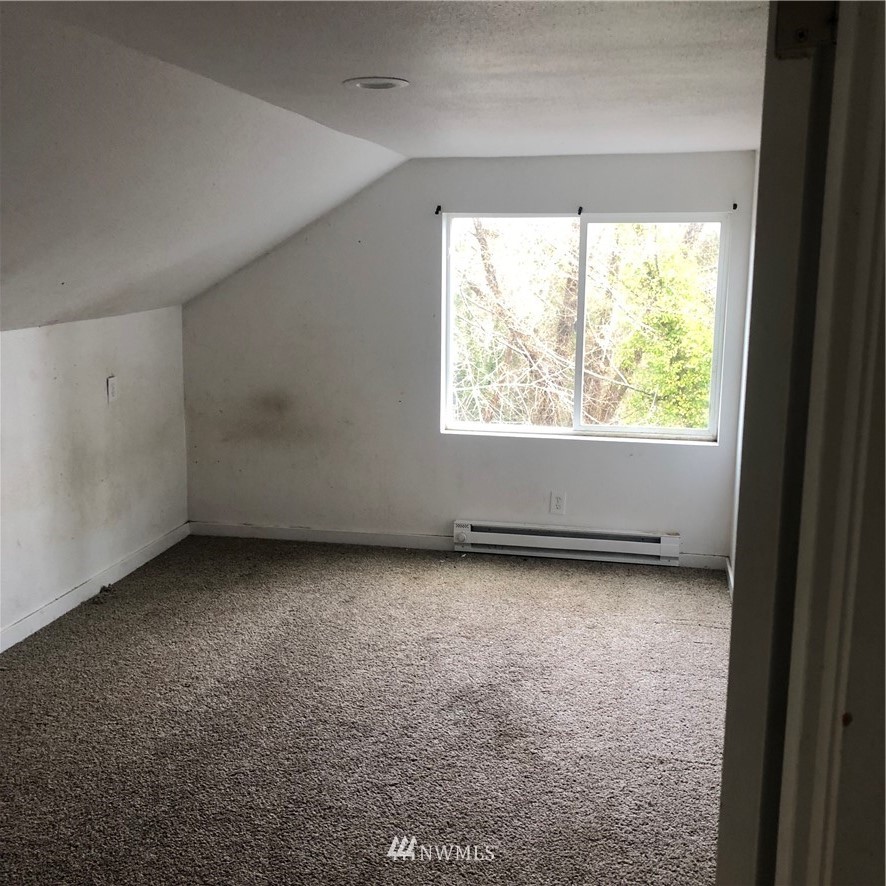 1311 McClellan Street Aberdeen, WA 98520 - Photo 22 of 29 an empty room with a window