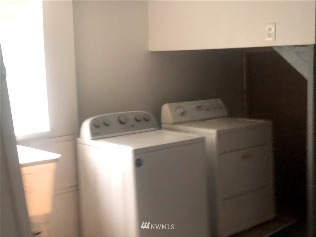 1311 McClellan Street Aberdeen, WA 98520 - Photo 25 of 29 a utility room with dryer and washer