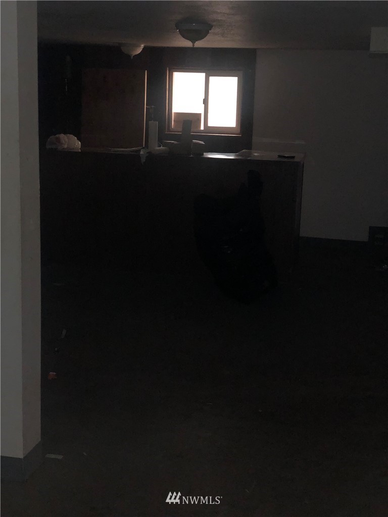 1311 McClellan Street Aberdeen, WA 98520 - Photo 27 of 29 a view of an empty room and window