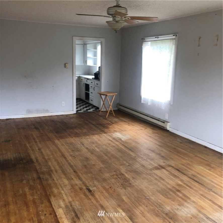 1311 McClellan Street Aberdeen, WA 98520 - Photo 10 of 29 a workspace with wooden floor and a window