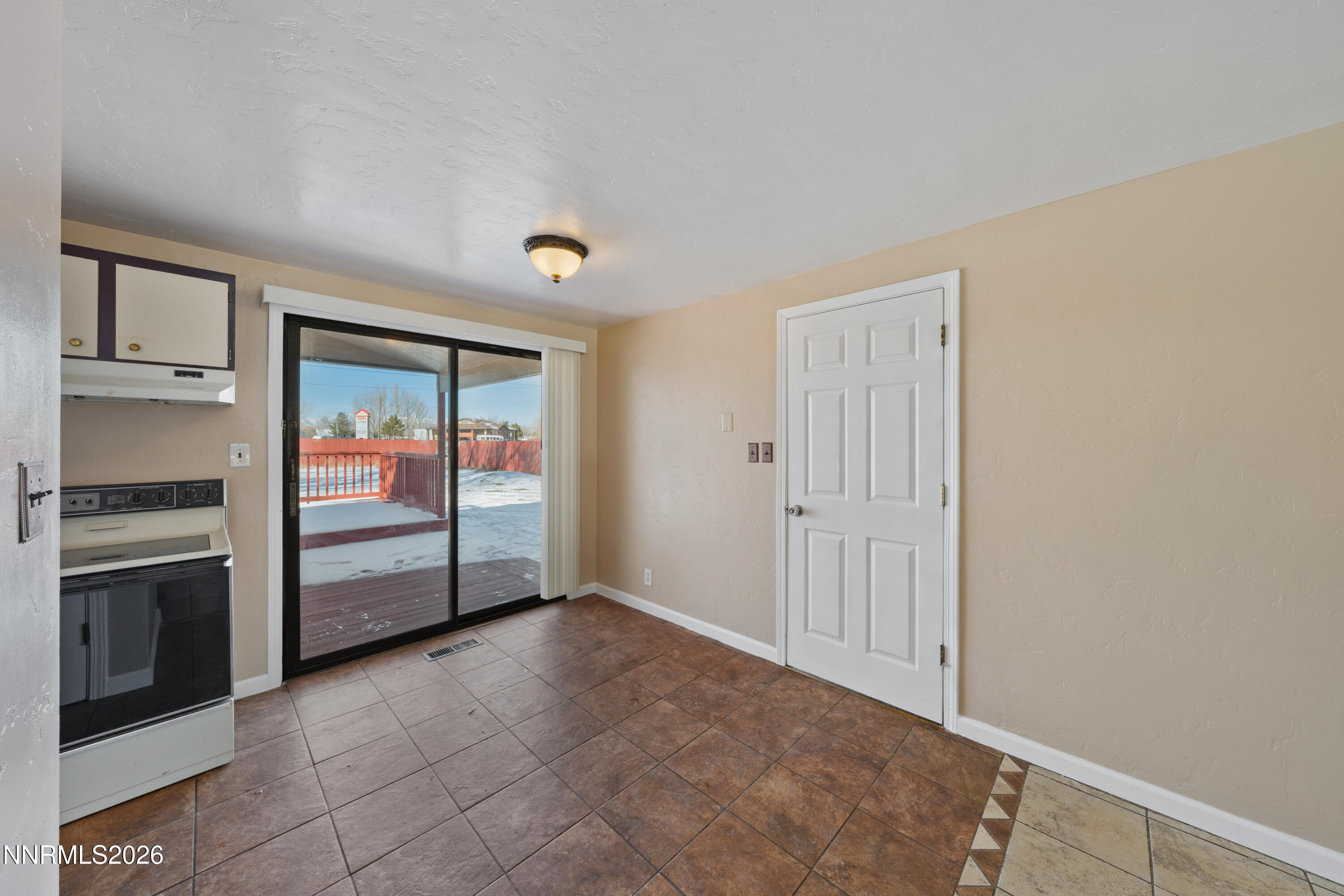 9035 Fremont Way Reno, NV 89506 - Photo 9 of 44 A7V04238