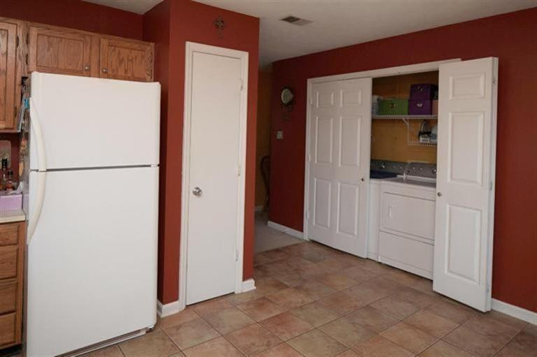 1576 Springfield Drive Lexington, KY 40515 - Photo 7 of 19 Washer and Dryer, owner says they stay!
