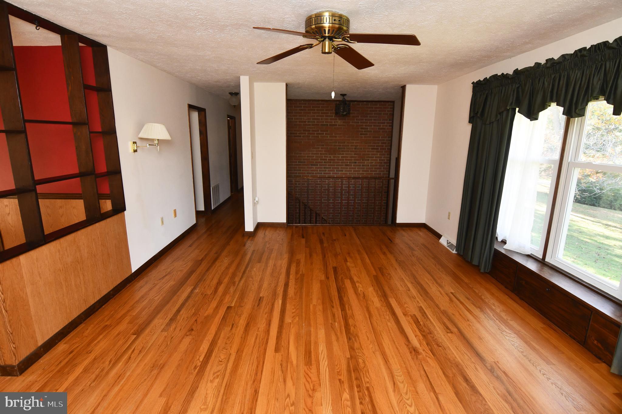 3572 Apple Pie Ridge Road Winchester, VA 22603 - Photo 22 of 60 Living room