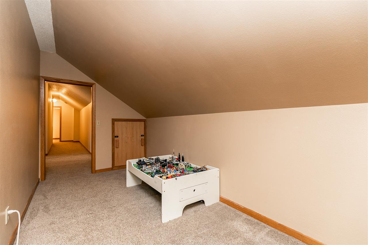 1646 Camelback Road Northeast Solon, IA 52333 - Photo 37 of 47 Gallery Image 37