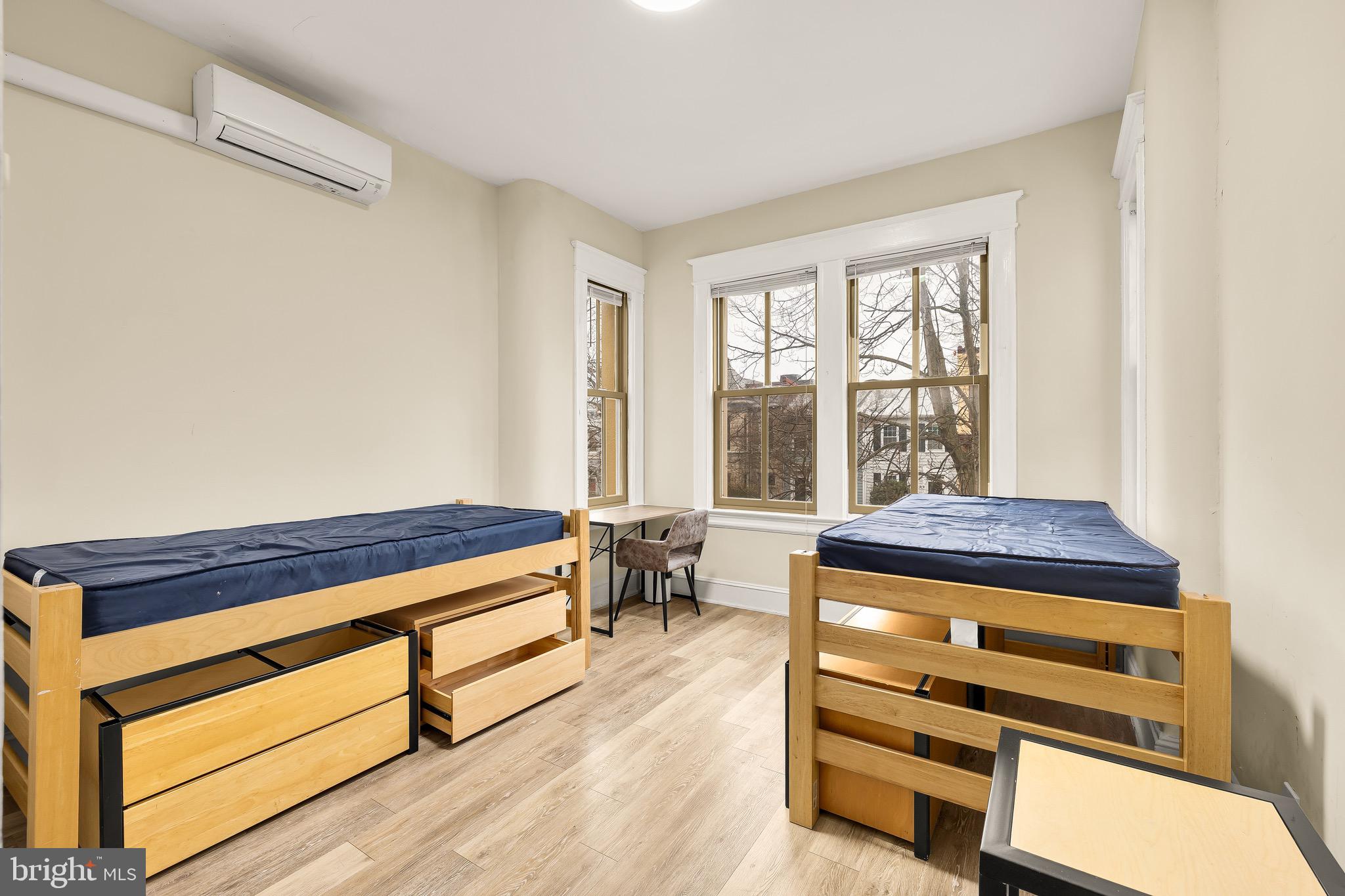 500 9th Street Southeast Washington, DC 20003 - Photo 21 of 34 a view of a room with wooden floor and furniture