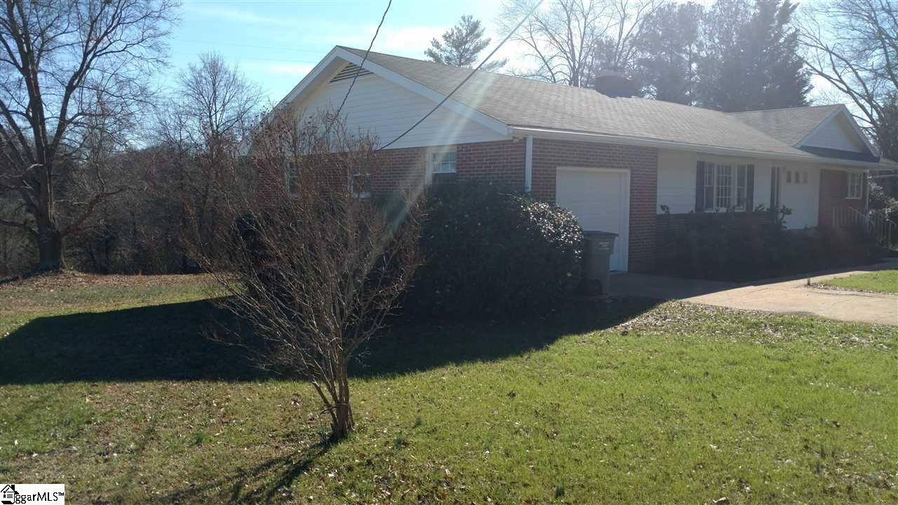 86 Ridge Road Greenville, SC 29617 - Photo 3 of 34