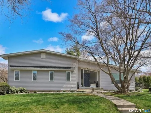 $679,000 | 2 Cascade Road, West Hartford, CT 06117