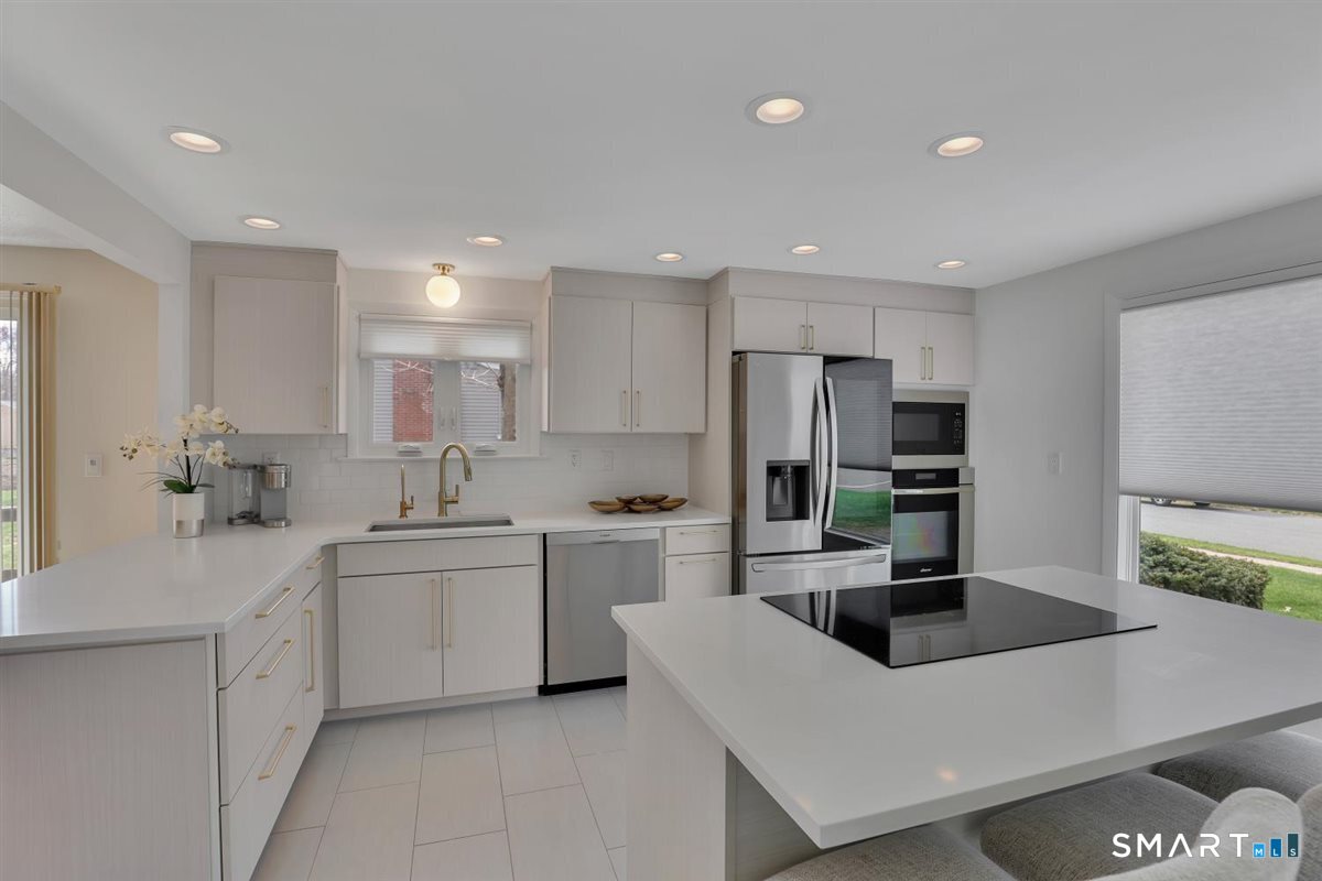 2 Cascade Road West Hartford, CT 06117 - Photo 3 of 33