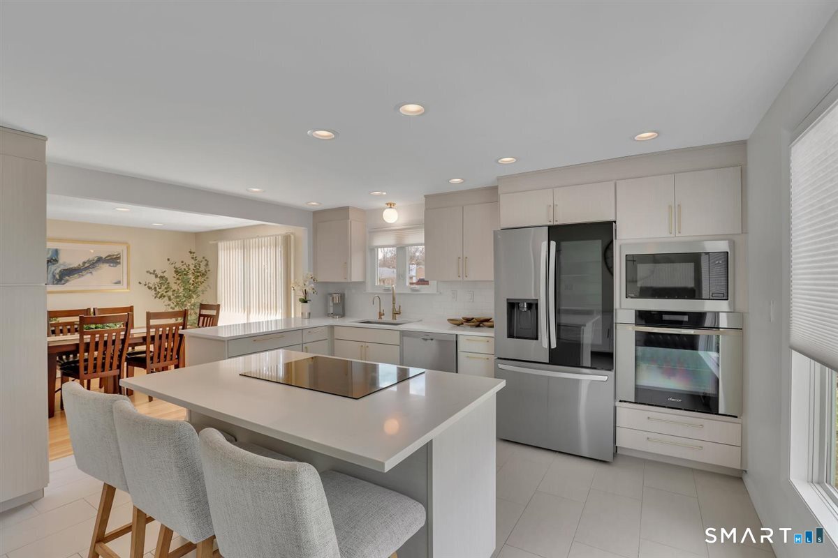 2 Cascade Road West Hartford, CT 06117 - Photo 4 of 33