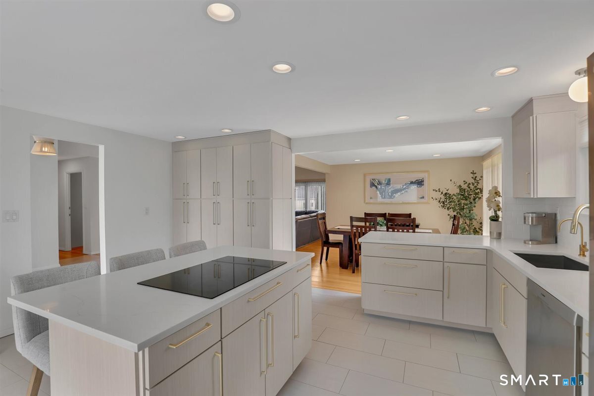 2 Cascade Road West Hartford, CT 06117 - Photo 5 of 33