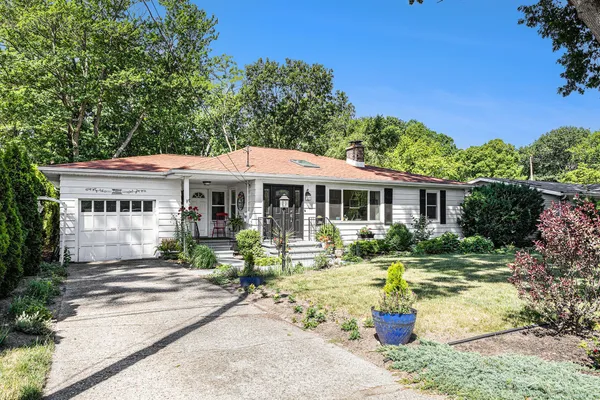 $539,900 | 208 South Barker Street, New Buffalo, MI 49117