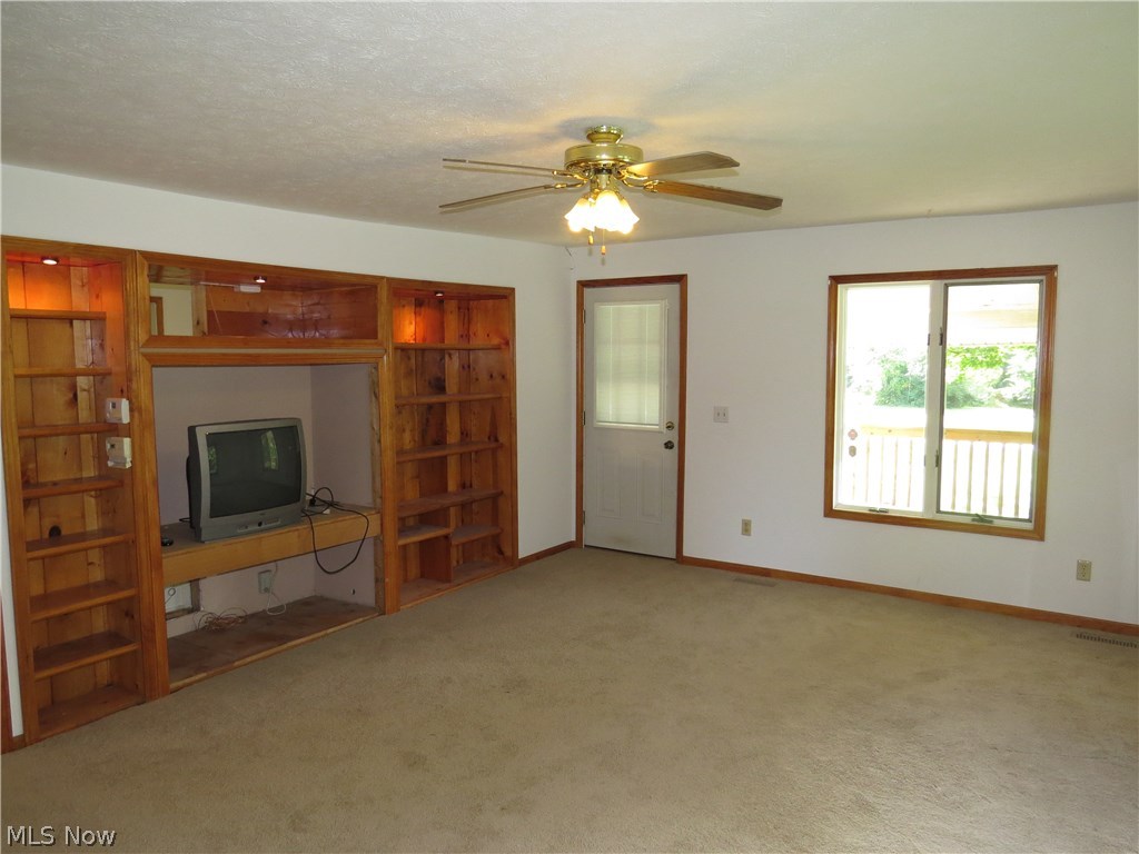 1748 Dock Road Madison, OH 44057 - Photo 3 of 33