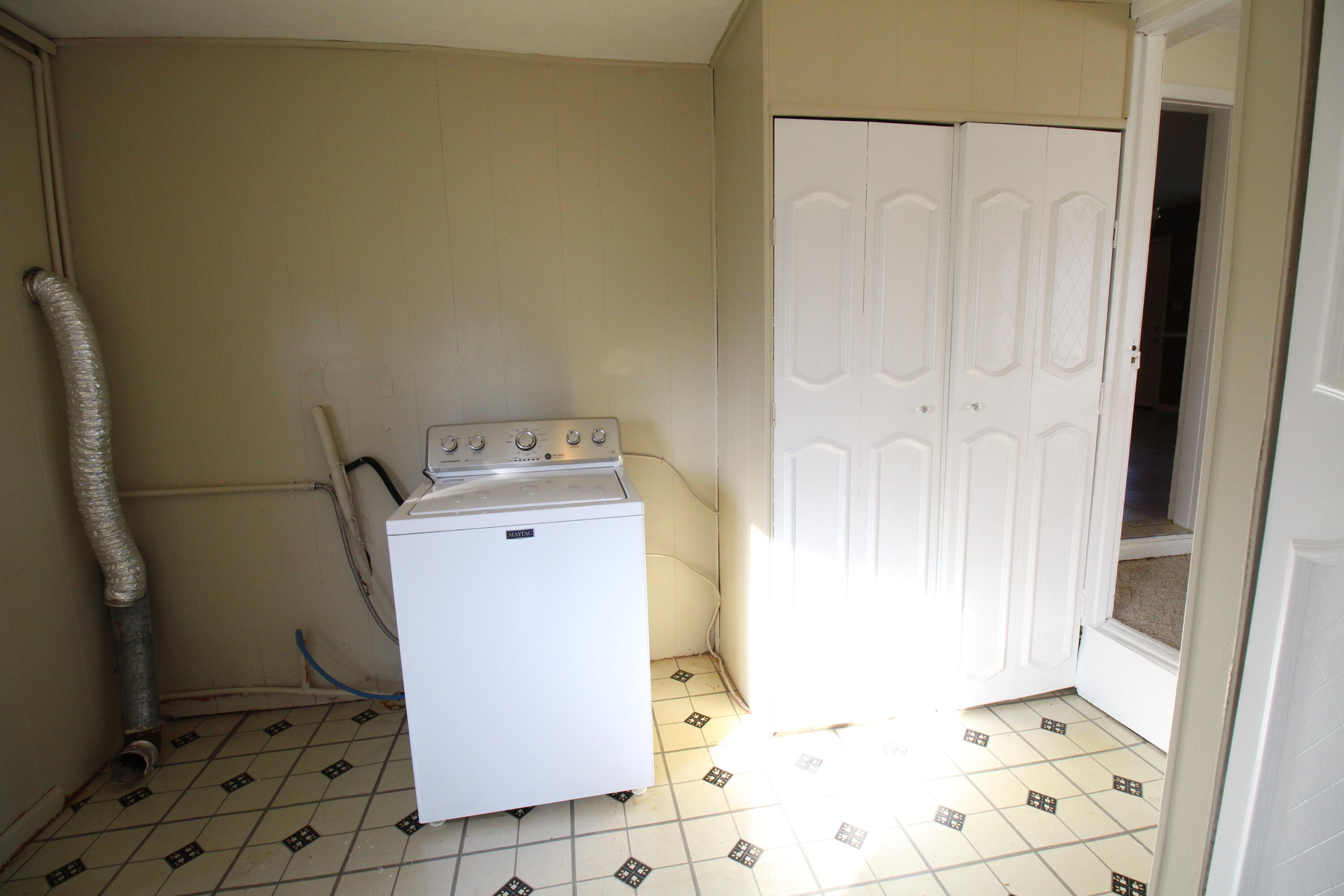 285 Compton Road Jeffersonville, KY 40337 - Photo 31 of 41 Laundry Room