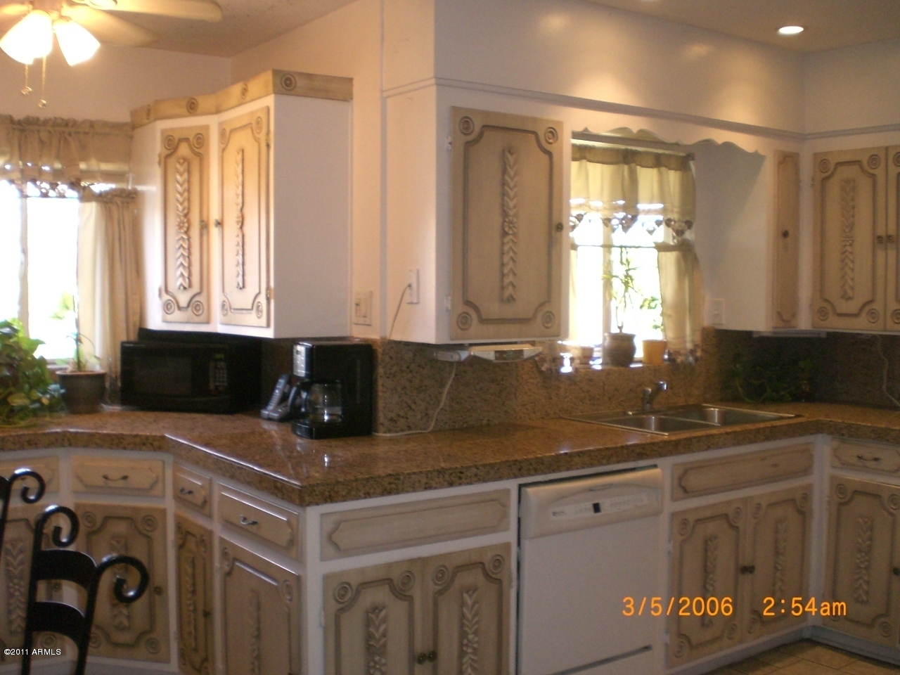 49 East Greenway Road Phoenix, AZ 85042 - Photo 3 of 20 Kitchen