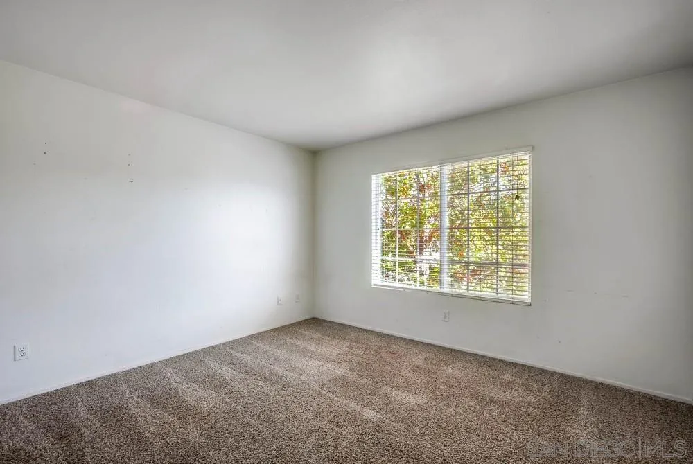 32789 Starlight Street Wildomar, CA 92595 - Photo 31 of 41 an empty room with a window