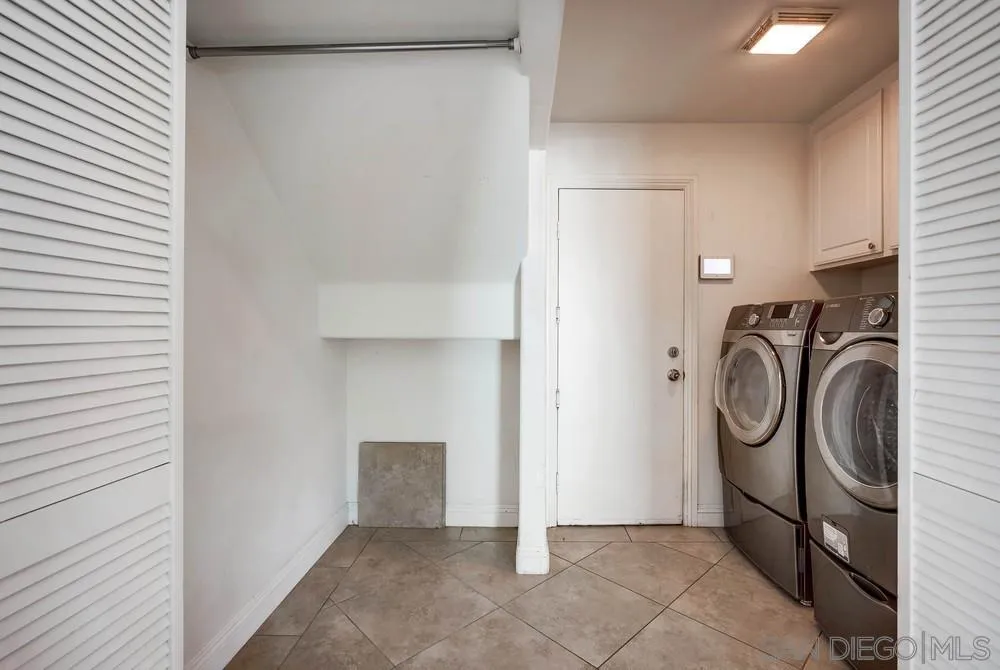 32789 Starlight Street Wildomar, CA 92595 - Photo 33 of 41 a utility room with dryer and washer