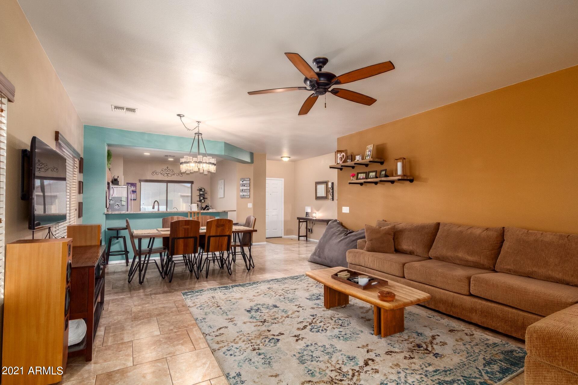 2107 West Carter Road Phoenix, AZ 85041 - Photo 4 of 19 Great Room