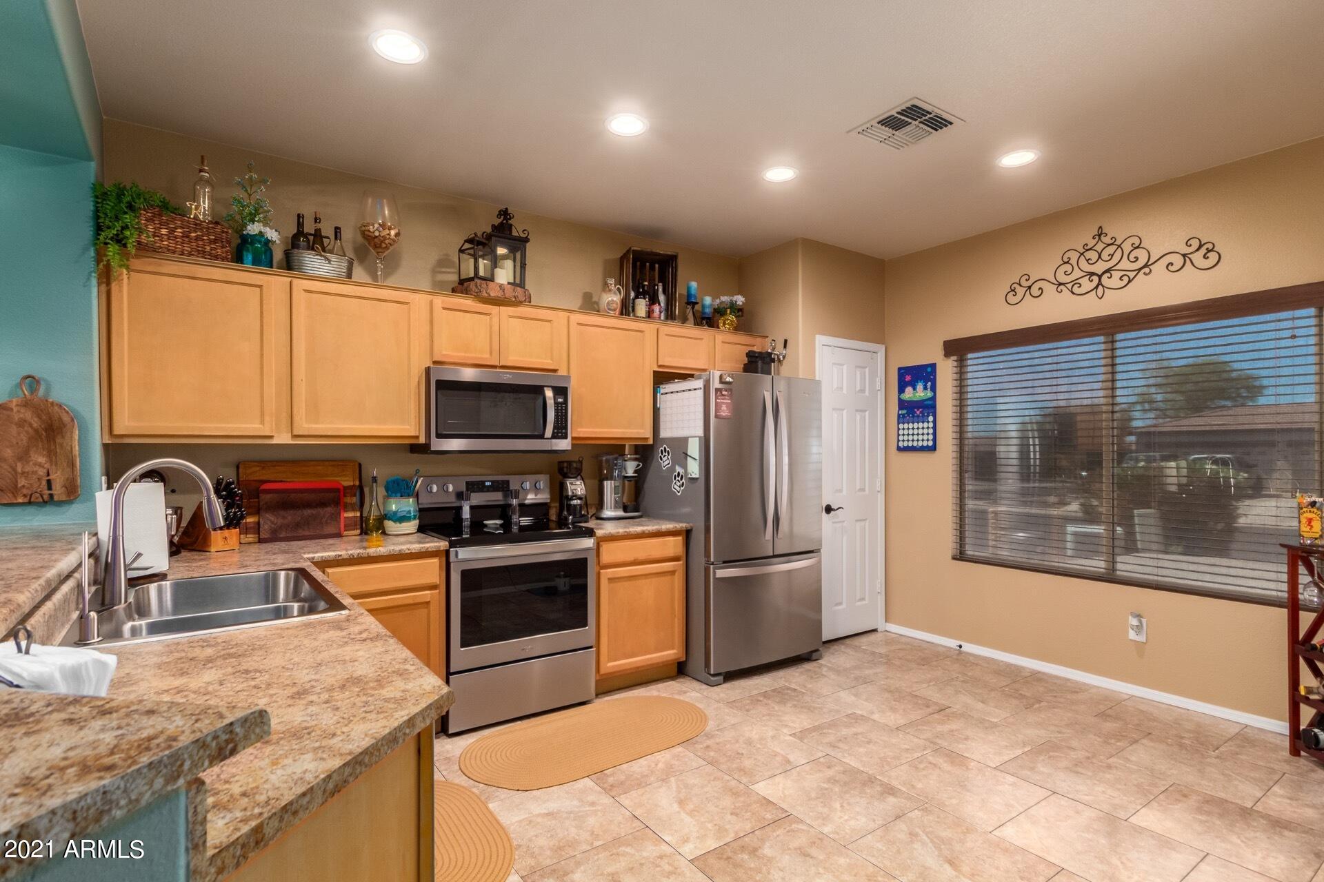 2107 West Carter Road Phoenix, AZ 85041 - Photo 5 of 19 Kitchen