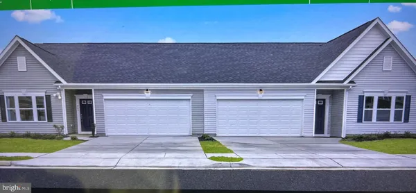 a view of back yard of the house