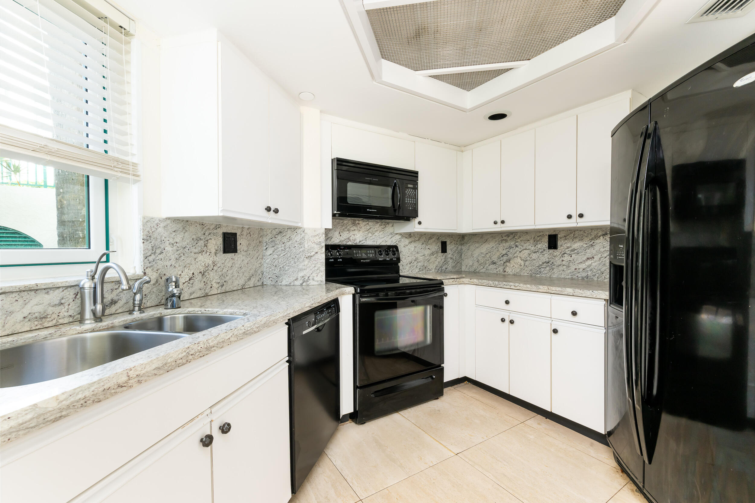 100 Southeast 5th Avenue, Unit 107 Boca Raton, FL 33432 - Photo 13 of 67 photo-9
