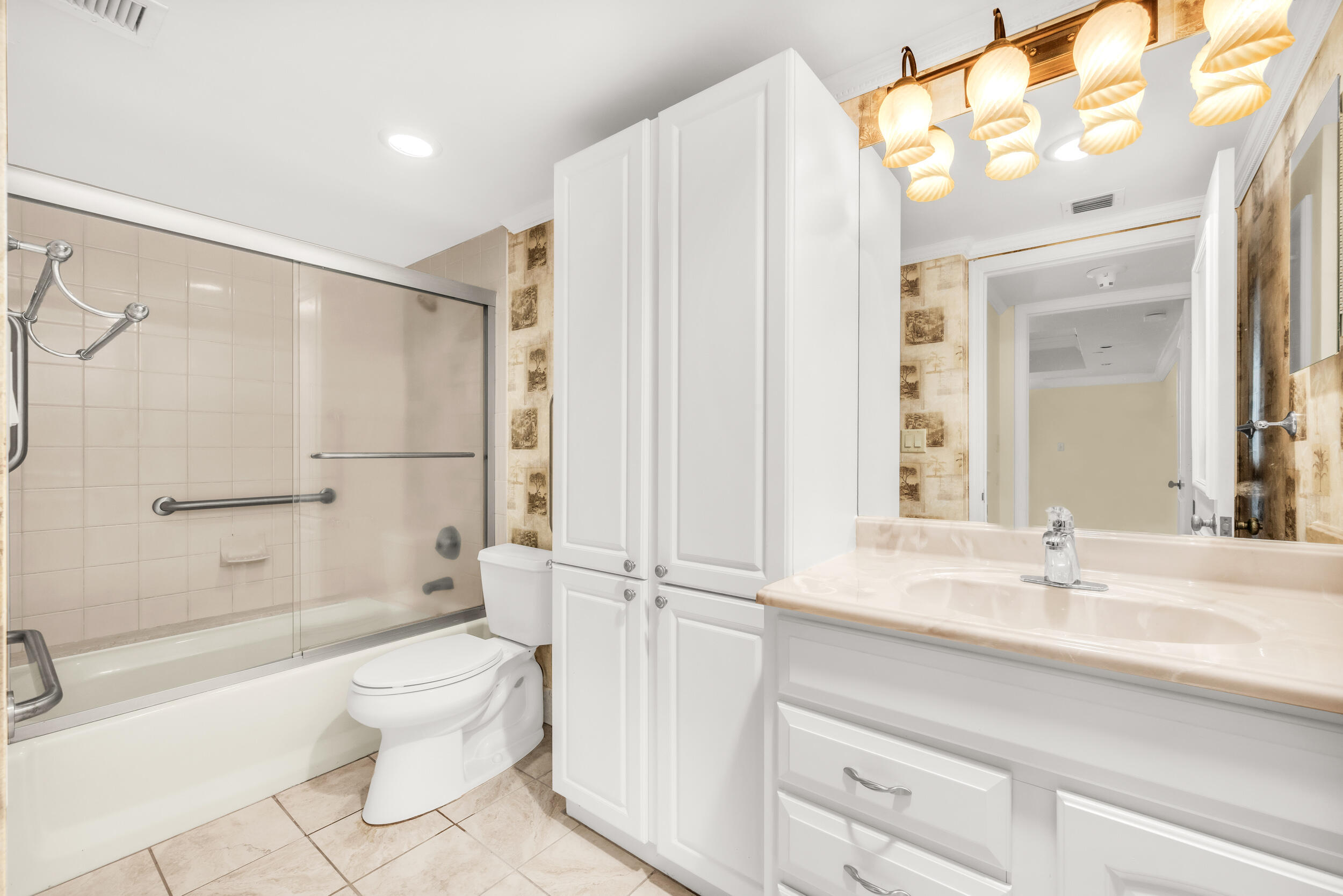 100 Southeast 5th Avenue, Unit 107 Boca Raton, FL 33432 - Photo 14 of 67 photo-18