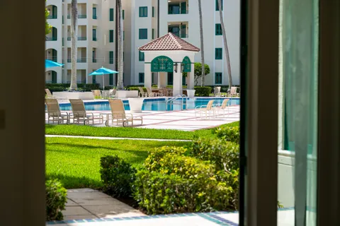 $975,000 | 100 Southeast 5th Avenue, Unit 107, Boca Raton, FL 33432