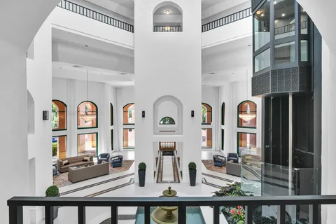 $975,000 | 100 Southeast 5th Avenue, Unit 107, Boca Raton, FL 33432
