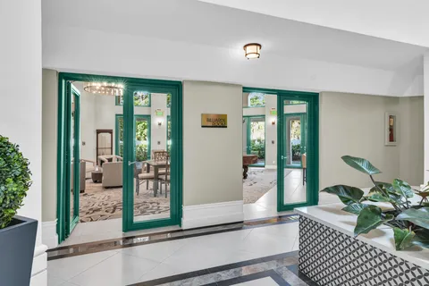 $975,000 | 100 Southeast 5th Avenue, Unit 107, Boca Raton, FL 33432