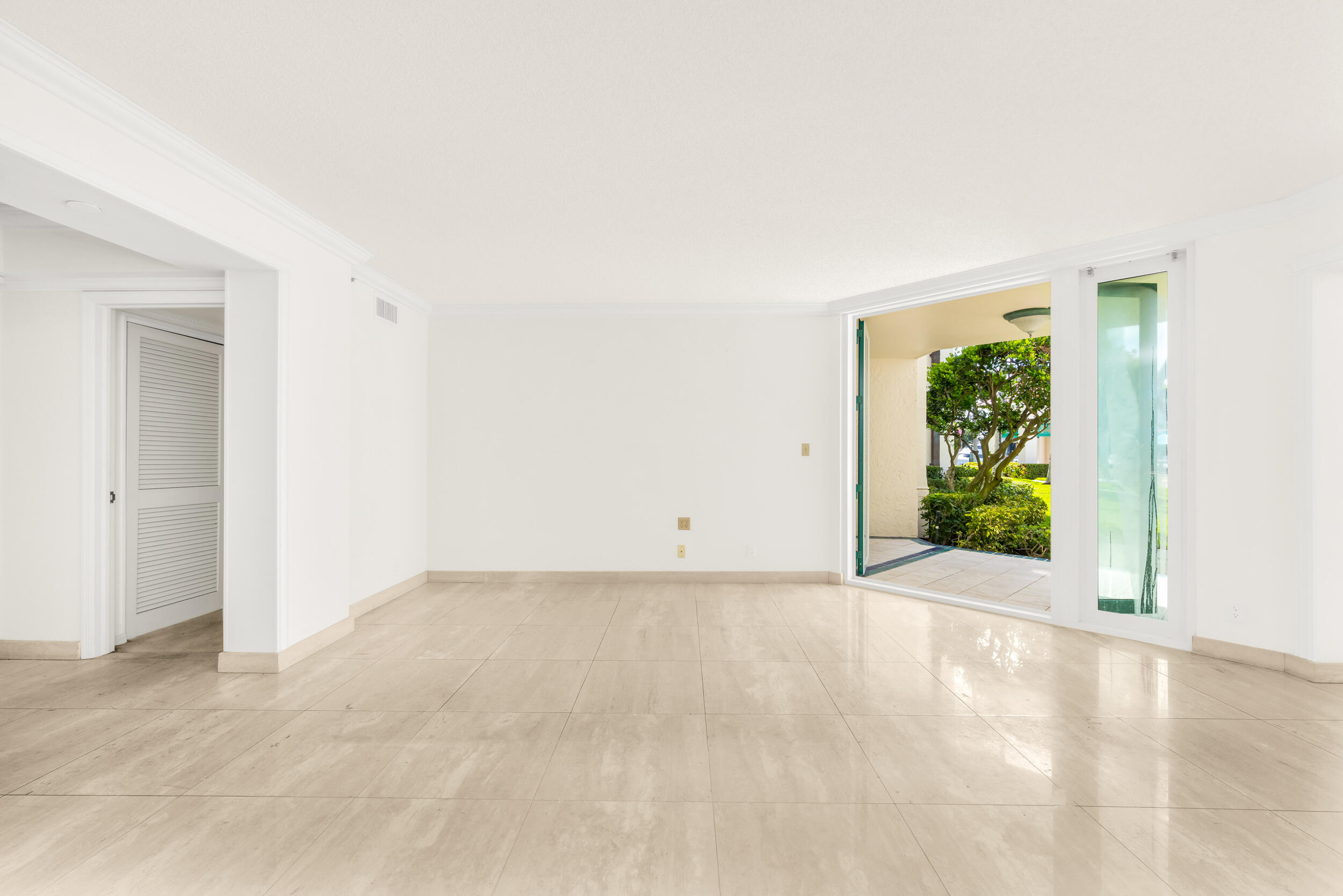 100 Southeast 5th Avenue, Unit 107 Boca Raton, FL 33432 - Photo 7 of 67 photo-4