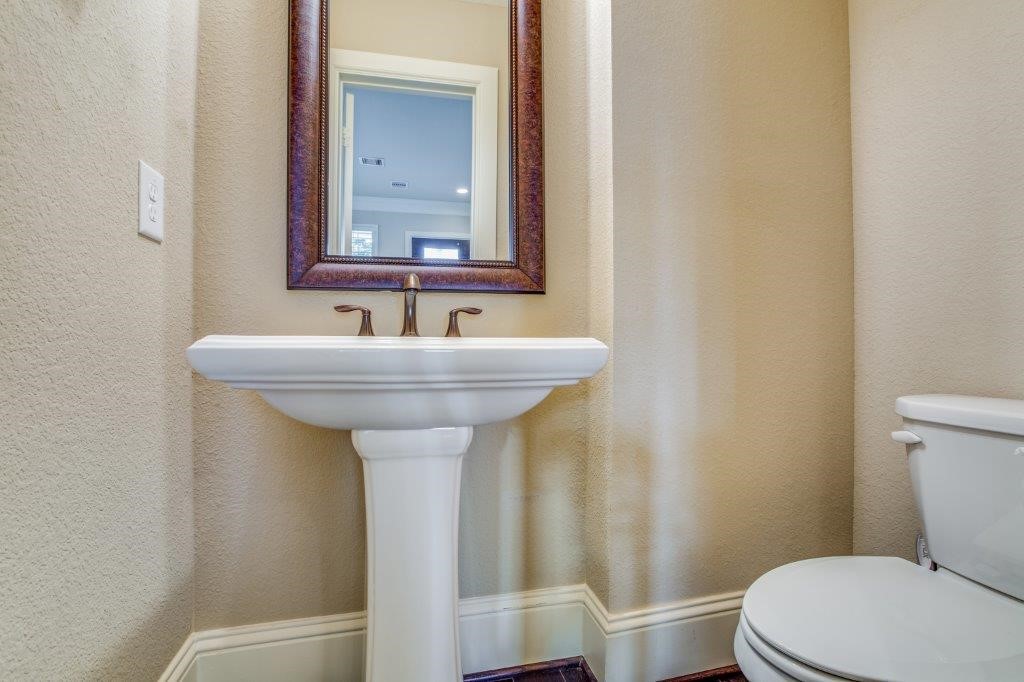 46 East Rafters Row The Woodlands, TX 77380 - Photo 11 of 25 Half bath on first floor
