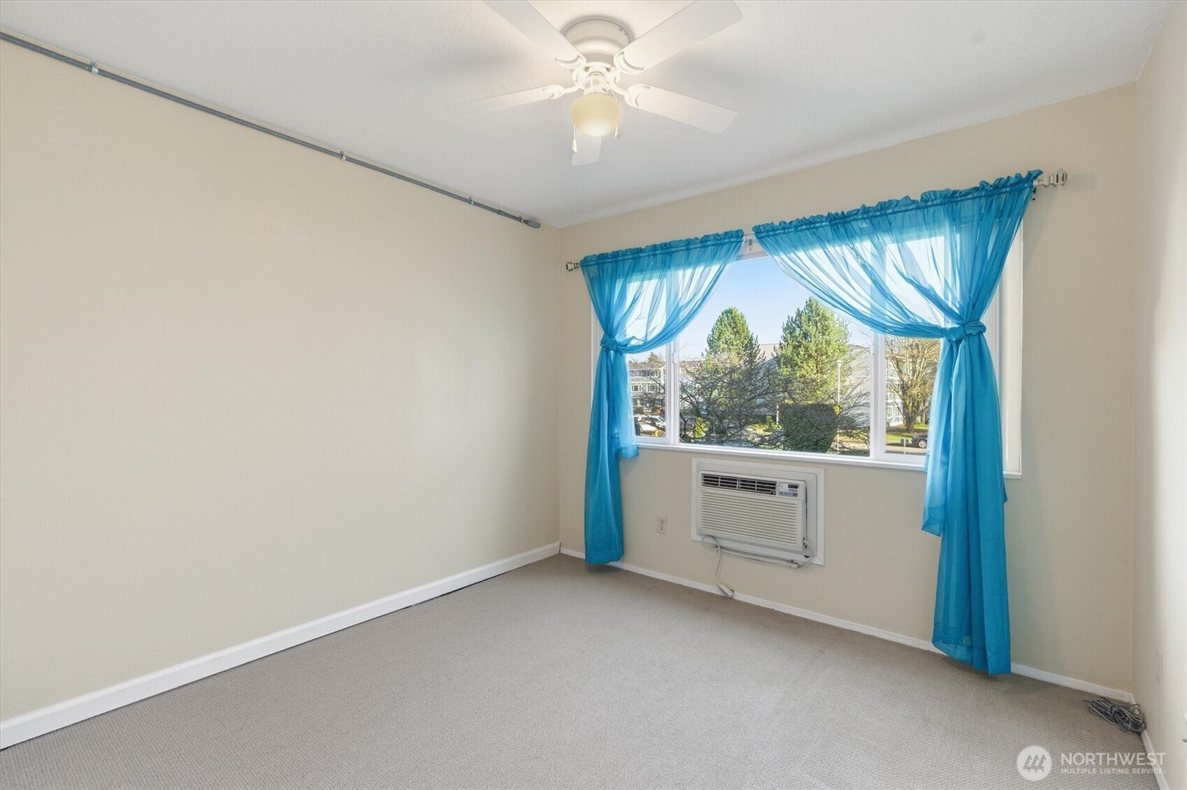 2005 Tibbetts Drive, Unit 209 Longview, WA 98632 - Photo 25 of 40 an empty room with windows and fan