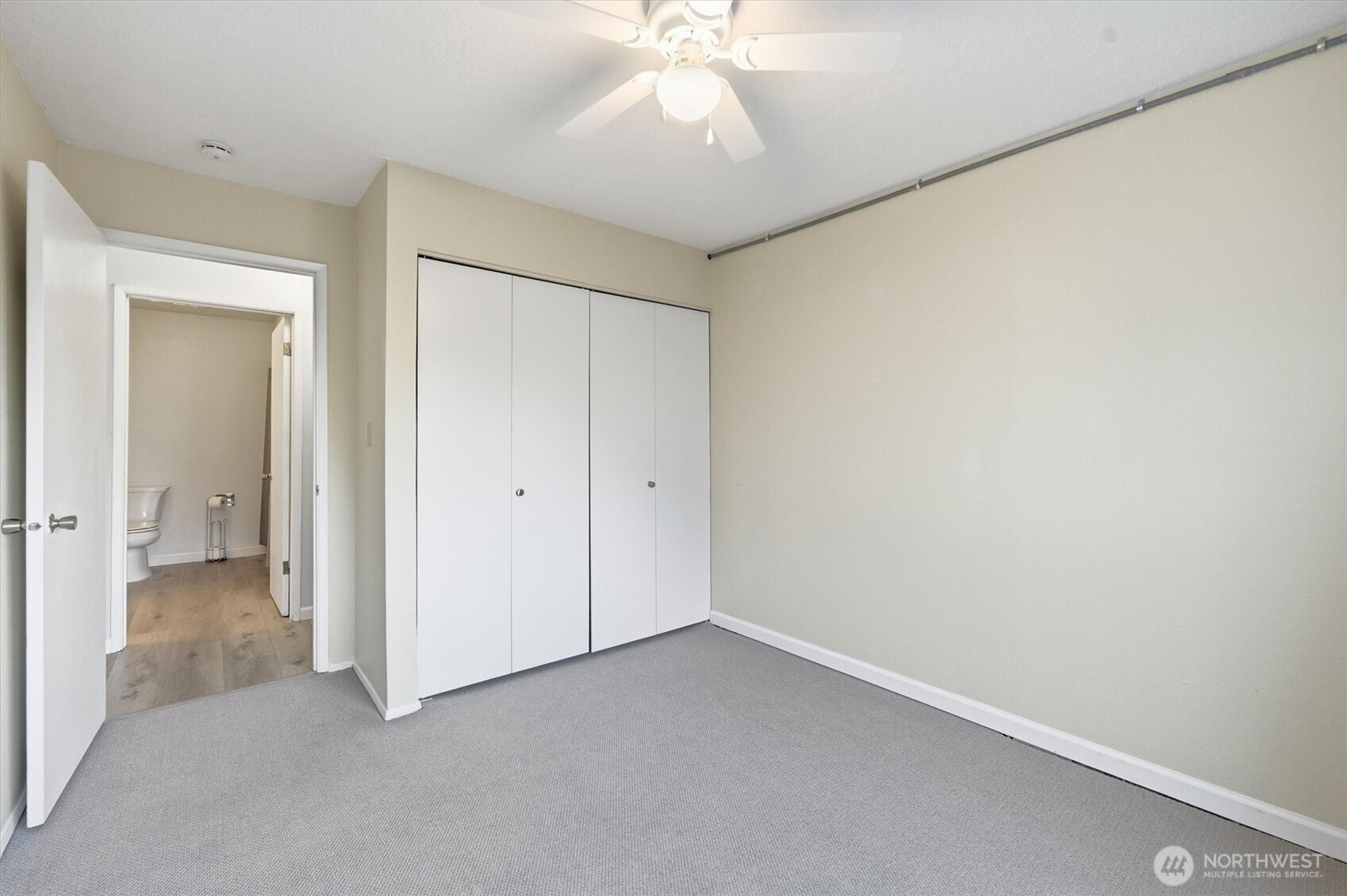 2005 Tibbetts Drive, Unit 209 Longview, WA 98632 - Photo 26 of 40 an empty room with a ceiling fan and a bathroom