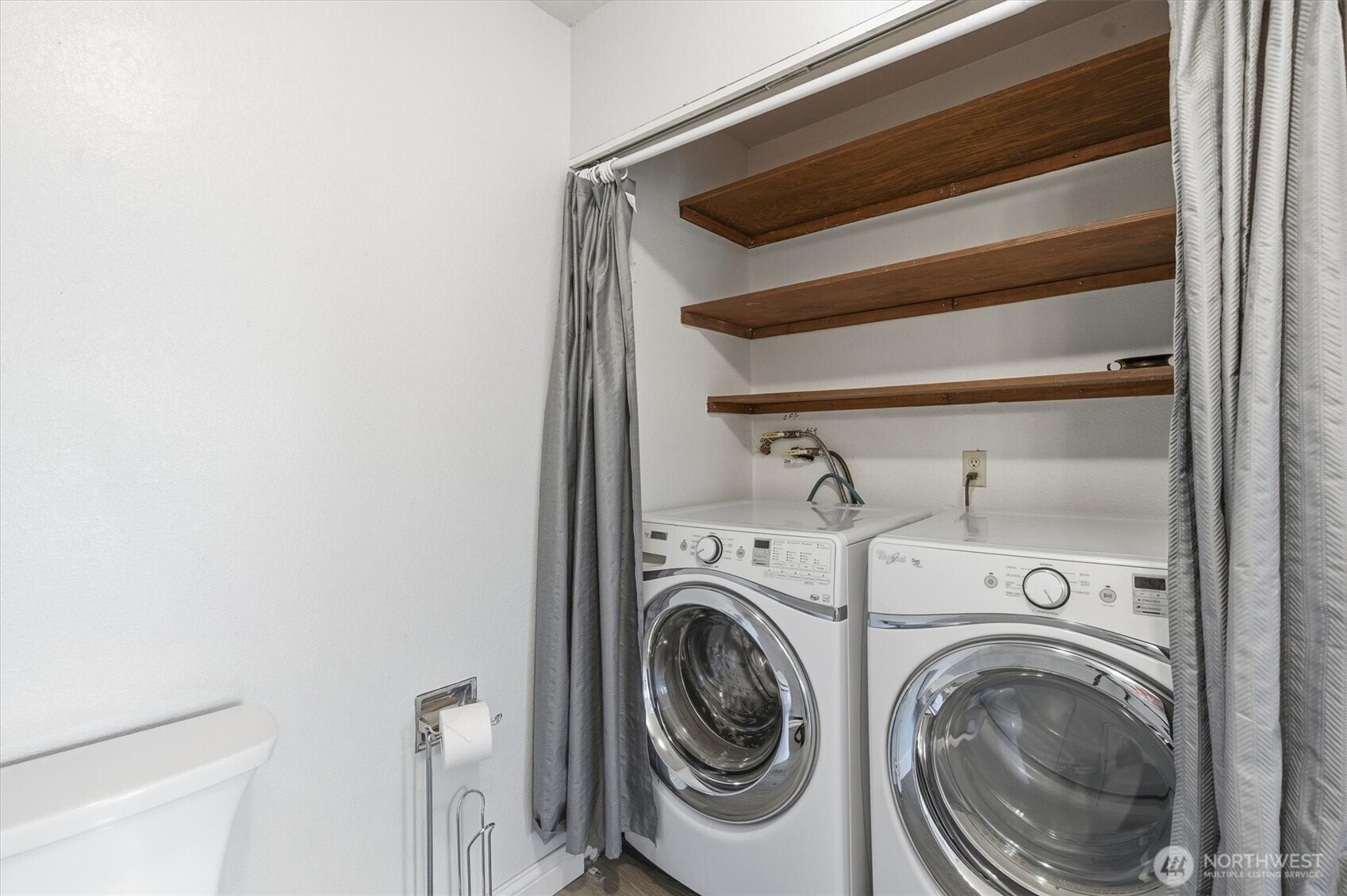 2005 Tibbetts Drive, Unit 209 Longview, WA 98632 - Photo 30 of 40 a utility room with dryer and washer