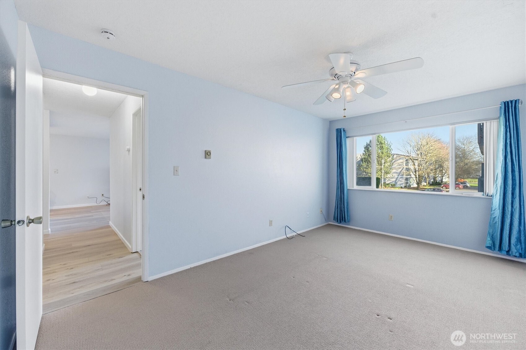 2005 Tibbetts Drive, Unit 209 Longview, WA 98632 - Photo 33 of 40 a view of an empty room with a window