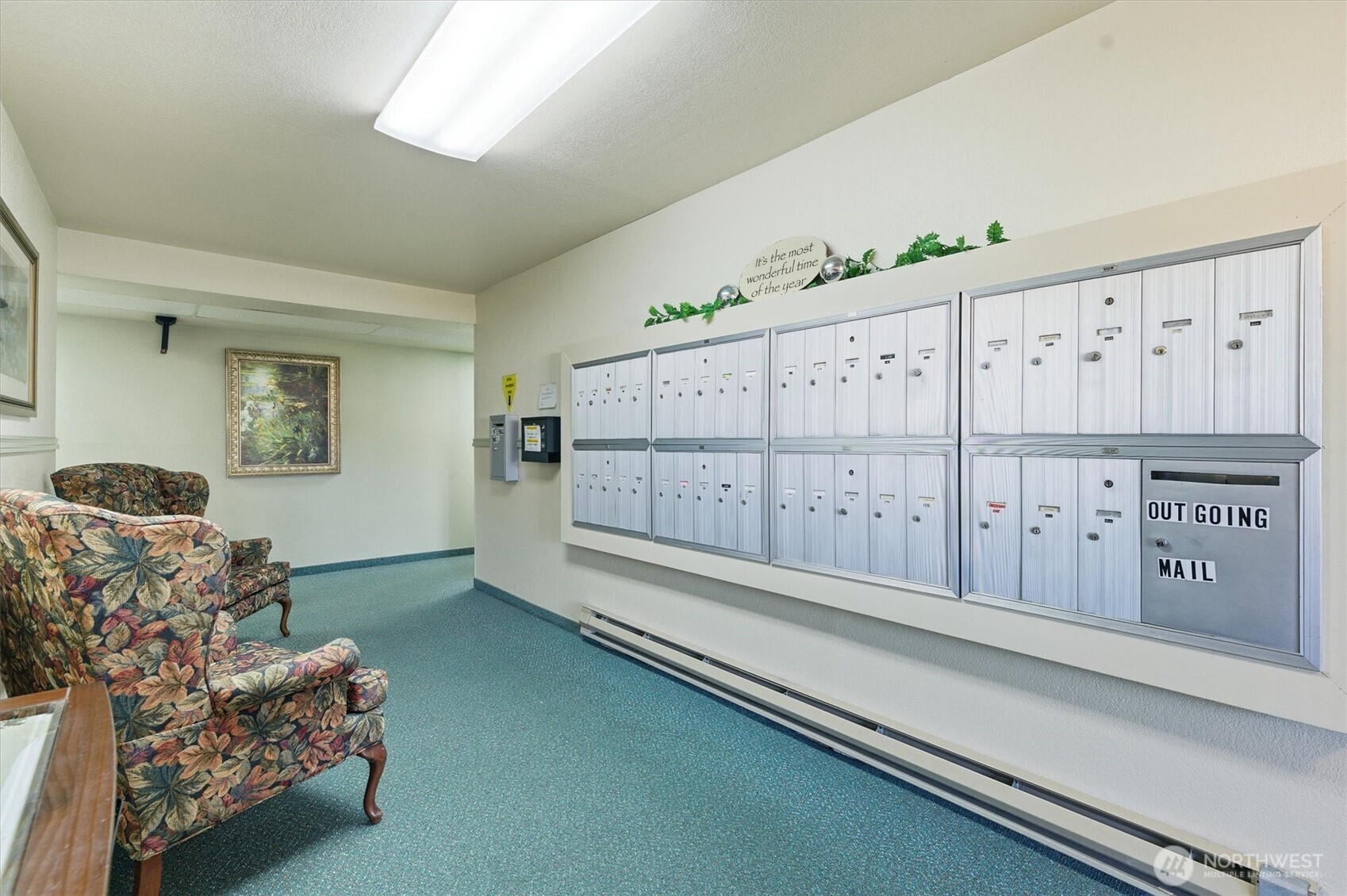 2005 Tibbetts Drive, Unit 209 Longview, WA 98632 - Photo 5 of 40 a living room with furniture