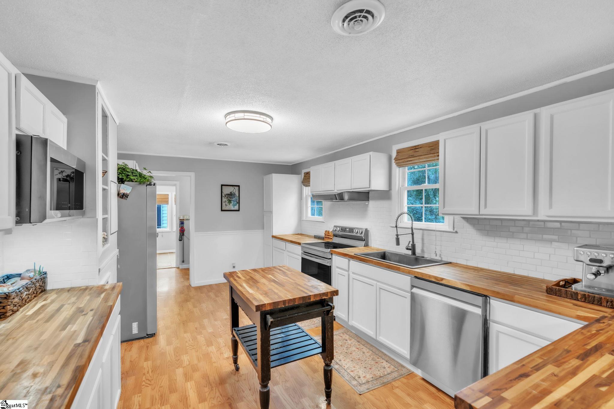 614 Brogan Avenue Anderson, SC 29625 - Photo 10 of 32