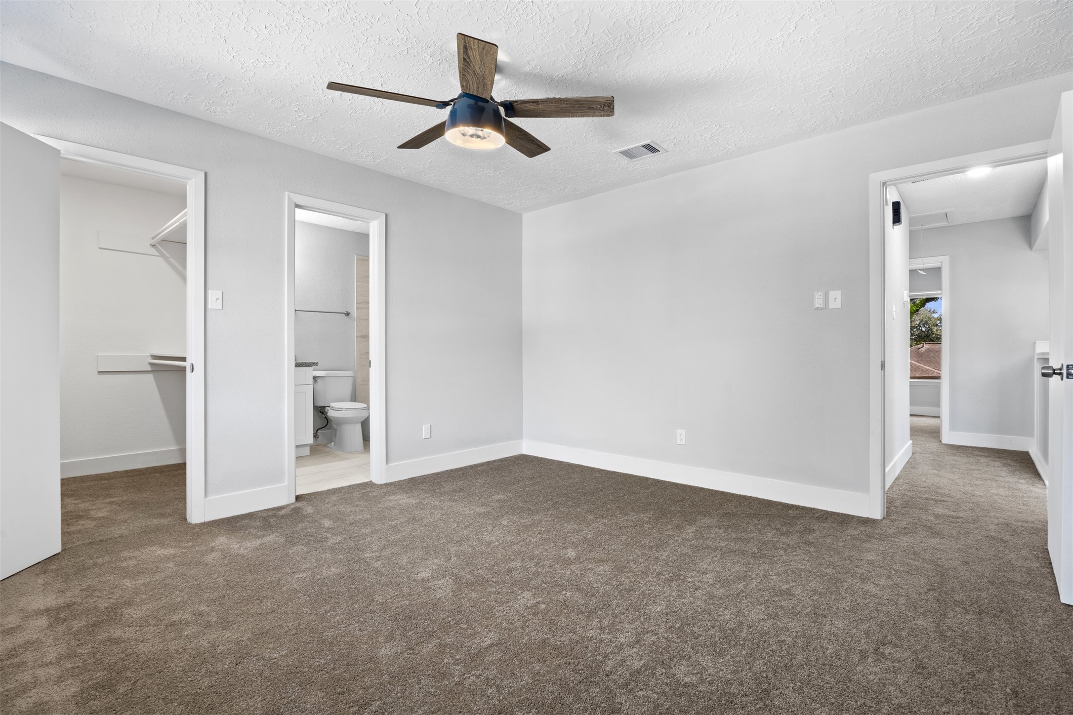 3030 Becket Street Pearland, TX 77584 - Photo 17 of 22 an empty room with closet and a ceiling fan