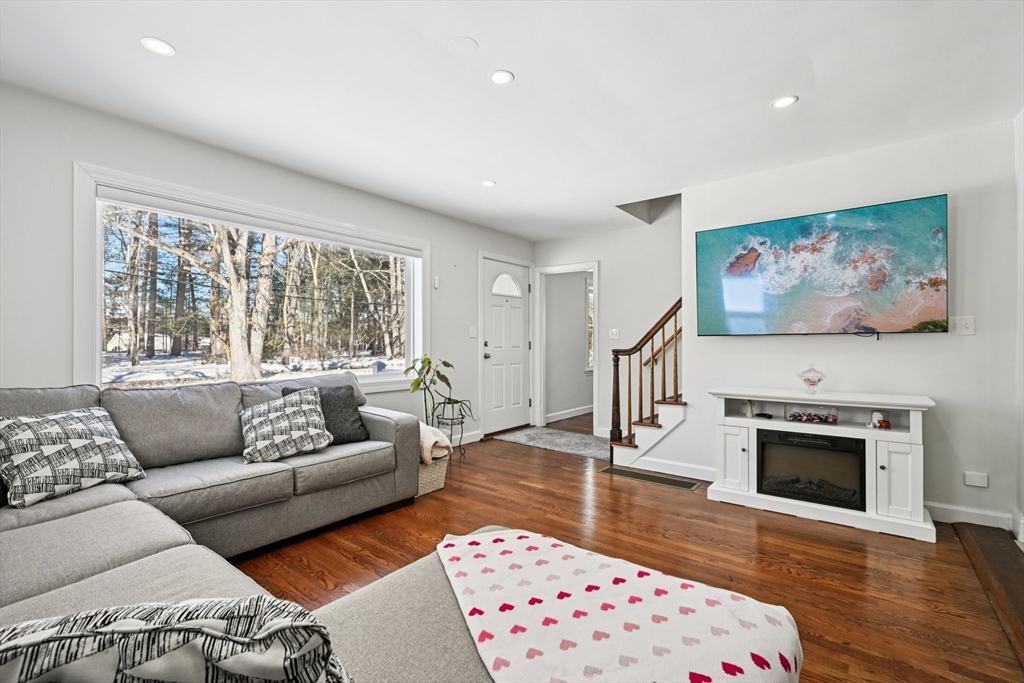 263 Mansfield Road North Attleboro, MA 02760 - Photo 3 of 24