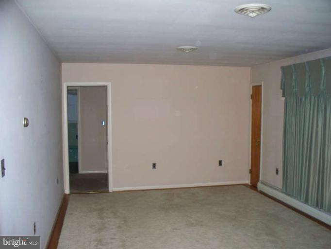 621 Beards Hill Road Aberdeen, MD 21001 - Photo 11 of 27 Living Room