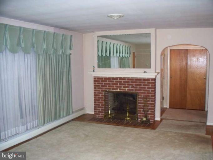 621 Beards Hill Road Aberdeen, MD 21001 - Photo 13 of 27 Living Room