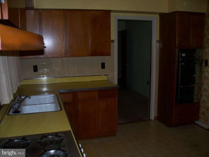 621 Beards Hill Road Aberdeen, MD 21001 - Photo 16 of 27 Kitchen