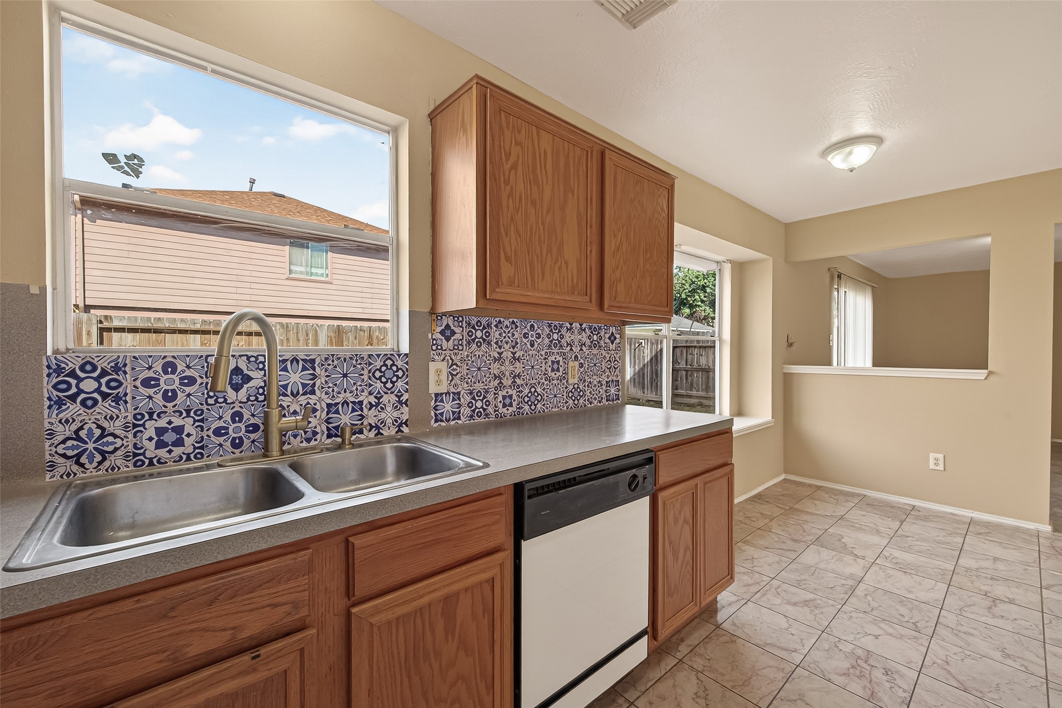 8814 Sage Pl Drive Houston, TX 77071 - Photo 11 of 35