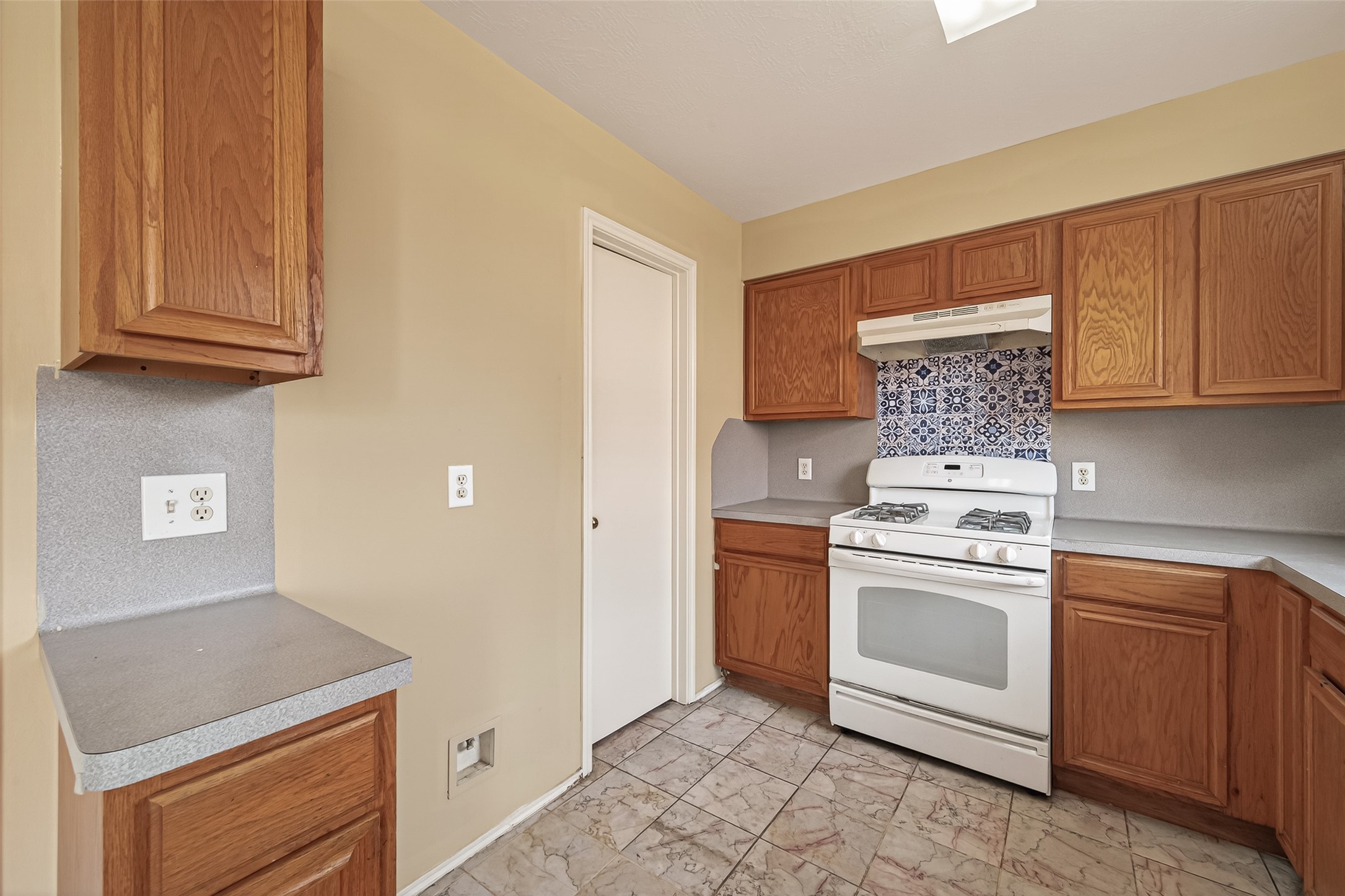 8814 Sage Pl Drive Houston, TX 77071 - Photo 13 of 35