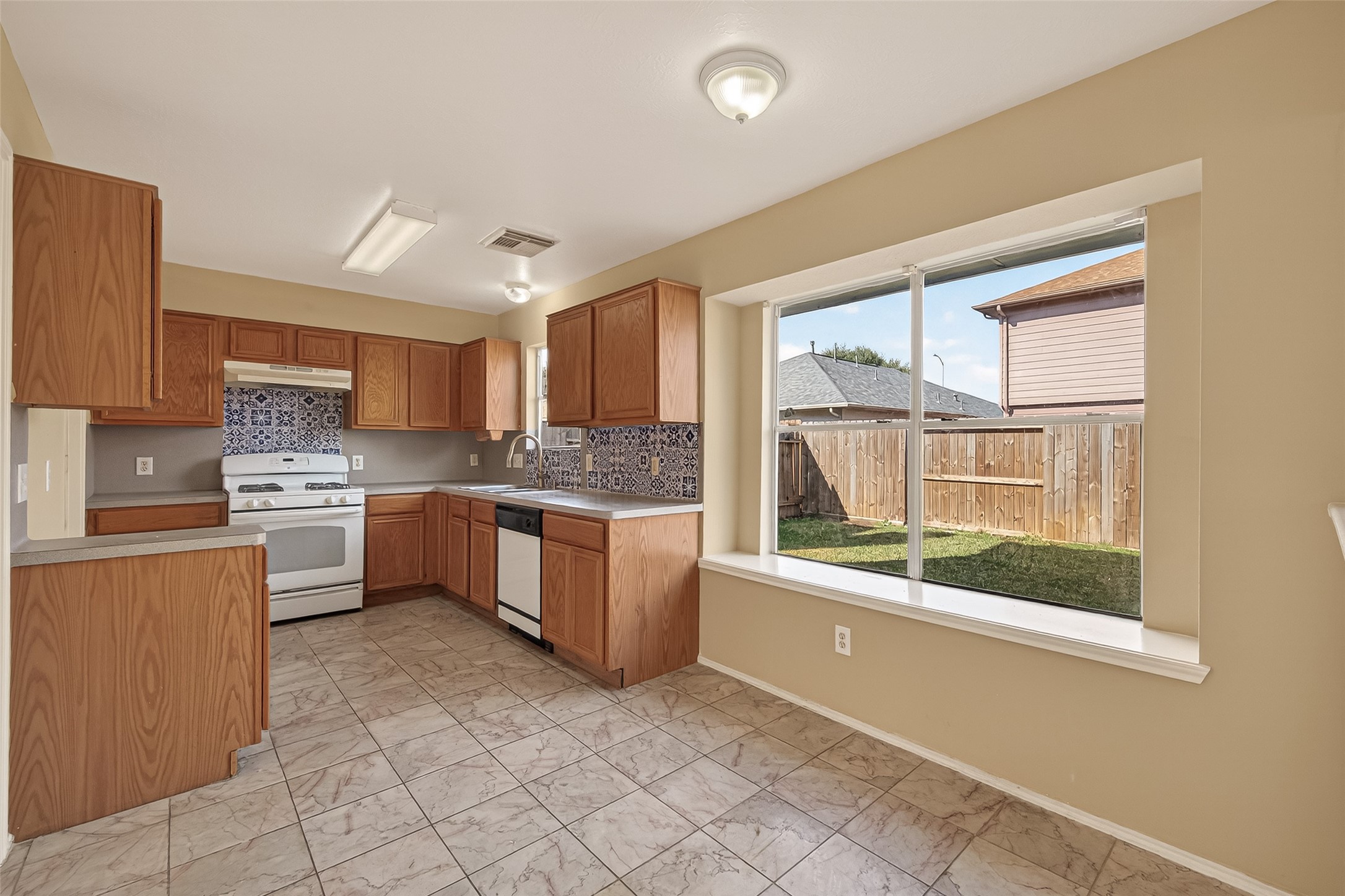 8814 Sage Pl Drive Houston, TX 77071 - Photo 15 of 35