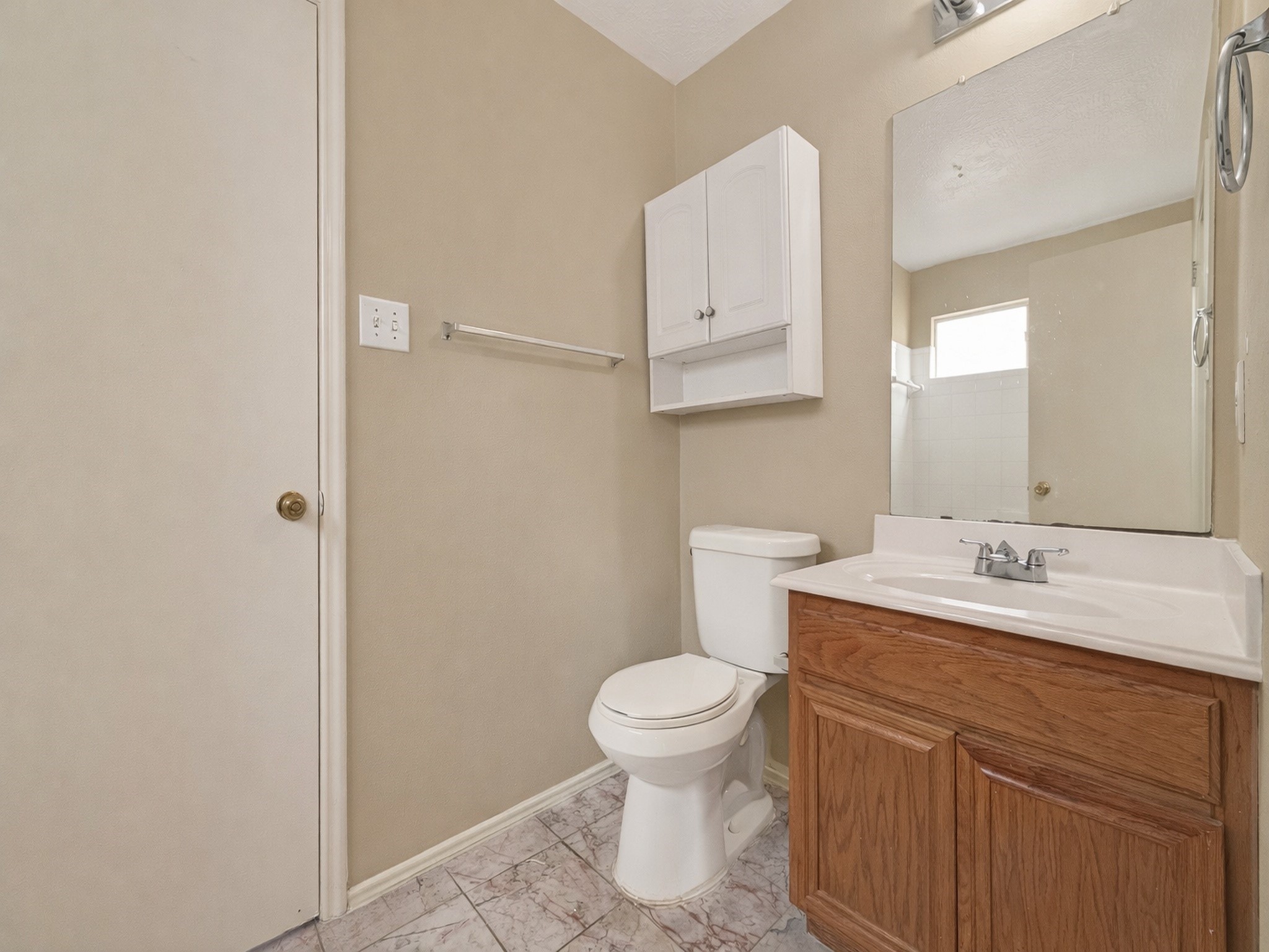 8814 Sage Pl Drive Houston, TX 77071 - Photo 19 of 35 Downstair full bathroom