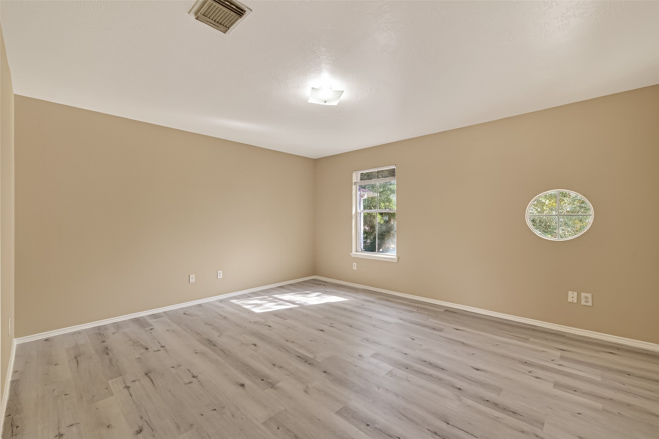 8814 Sage Pl Drive Houston, TX 77071 - Photo 29 of 35 Primary Room